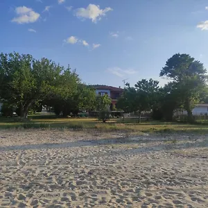Bright, Beachfront With Free Parking And Garden Vourvourou